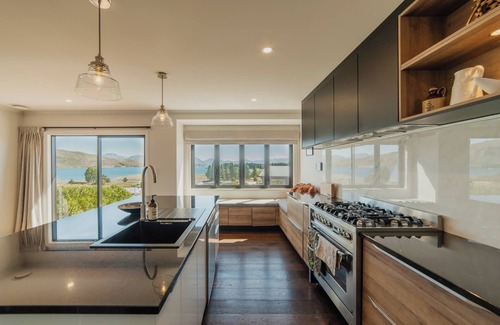 Lake Tekapo House | Cedar Sky - 3BR Near Lake Tekapo and Mt John