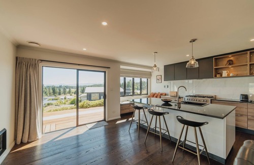 Lake Tekapo House | Cedar Sky - 3BR Near Lake Tekapo and Mt John