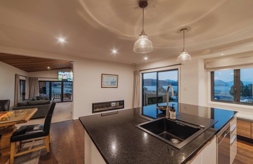Lake Tekapo House | Cedar Sky - 3BR Near Lake Tekapo and Mt John