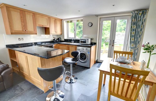 Ruthin House | Cedar Tree Cottage - One Bedroom House, Sleeps 2