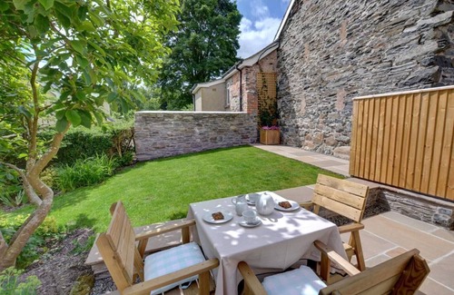 Ruthin House | Cedar Tree Cottage - One Bedroom House, Sleeps 2