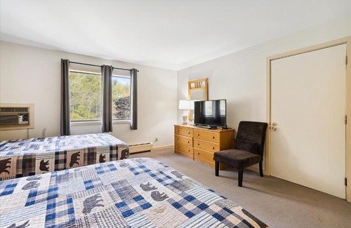 West Bridgewater Hotel | Cedarbrook Hotel Room 2 Doubles 119