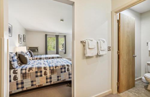 West Bridgewater Hotel | Cedarbrook Hotel Room 2 Doubles 119