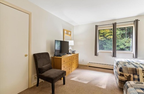 West Bridgewater Hotel | Cedarbrook Hotel Room w/2 Doubles 218