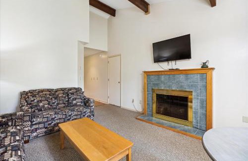 West Bridgewater Hotel | Cedarbrook Queen Suite 203