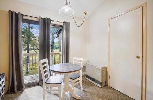 West Bridgewater Hotel | Cedarbrook Standard Hotel Room 204