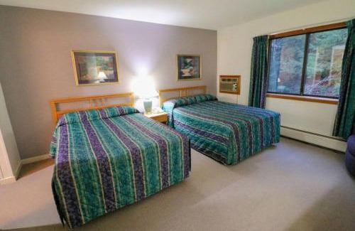 West Bridgewater Hotel | Cedarbrook Two Double bed Standard Hotel room 118