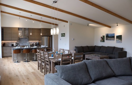Golden House | Cedars Hideout at Kicking Horse Mountain Resort