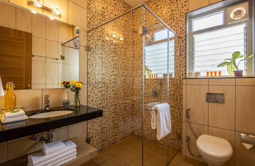 Baga Villa | Celebration Villa Luxury 6 Bedroom with Pool and Jacuzzi close Baga Beach
