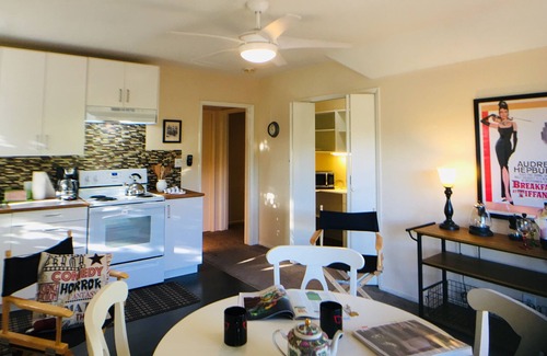 Studio City Apartment | "Celebrity Hideway" Beautiful Secluded Apt. Sleeps 4