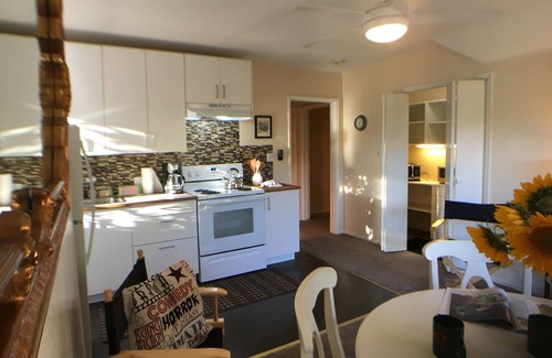 Studio City Apartment | "Celebrity Hideway" Beautiful Secluded Apt. Sleeps 4