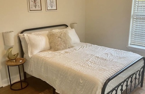 Celina House | Celina’s Casita. Cozy casita close to downtown and it’s pet-friendly!