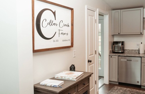 Asheboro House | Cellar Creek Guest Housen5 Minutes from The Zoo