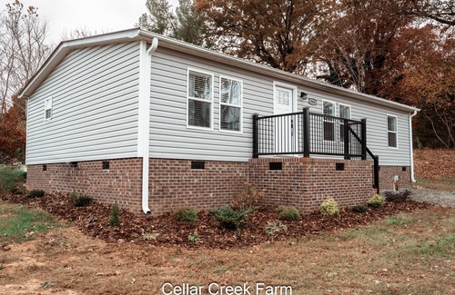 Asheboro House | Cellar Creek Guest Housen5 Minutes from The Zoo