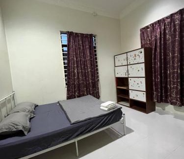 Kampung Kepong House | Cendana Residence Homestay 8 Kuala Terengganu 4 Bedroom