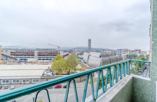 Cenisia Apartment | Cenisia Roomy Apt x6- w/Balcony