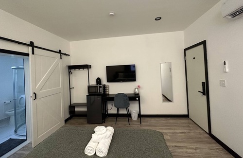 Passyunk Square Apartment | Center City Lovely & Cozy W/HD Streaming