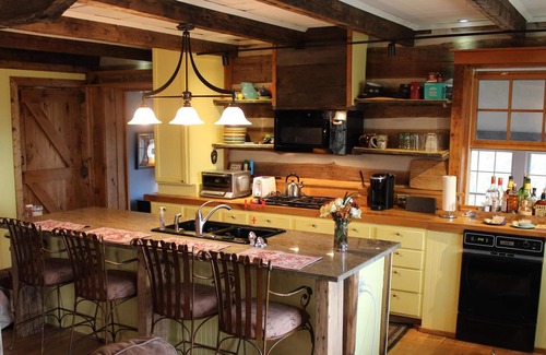 Smithville House | Center Hill Lake, Historic Log Cabin updated with amazing Lake/Mountain views!