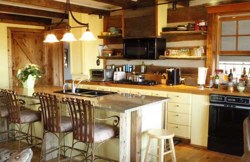 Smithville House | Center Hill Lake, Historic Log Cabin updated with amazing Lake/Mountain views!