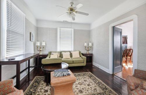 Jefferson House | Center of NOLA Loft - walk to Ochsner