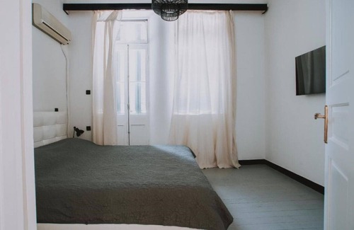 Igoumenitsa House | Center town! Private parking- 5 min from the beach!