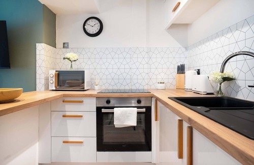 Aberdeen West End Apartment | Central-1Bedroom-Fast Wifi