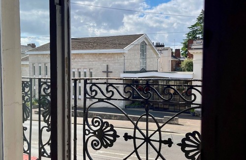 Leamington Spa Apartment | Central 2bed En-suite Apartment with Free Parking Leamington Spa