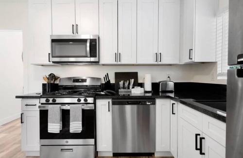 Southeastern Sacramento House | Central 2BR, 1BA & Arcade Crib in the heart of Sac