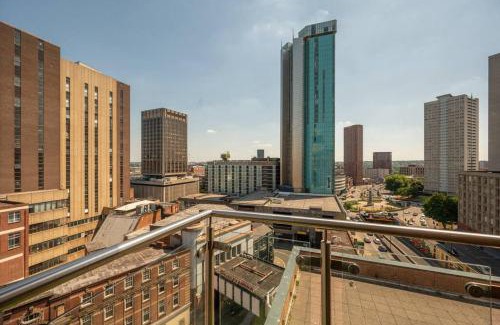 Theatreland Birmingham Apartment | Central 2BR Flat - Balcony View in Bright Westside