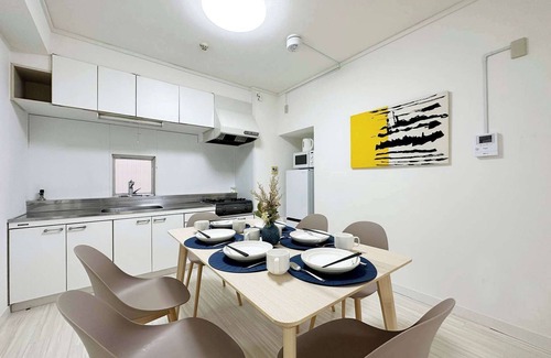 Hiroshima City Centre Apartment | Central 3 BR Near Peace Park for 9 ppl