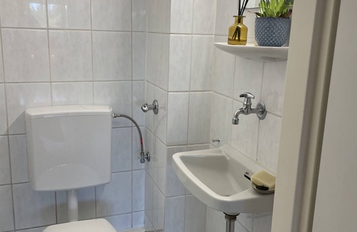 Milbertshofen Apartment | Central 3-room apartment with balcony (85 sqm) directly by the subway