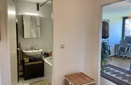 Milbertshofen Apartment | Central 3-room apartment with balcony (85 sqm) directly by the subway