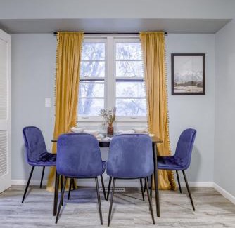 Benson House | Central 4BD Home - Spacious Backyard & Fun Games