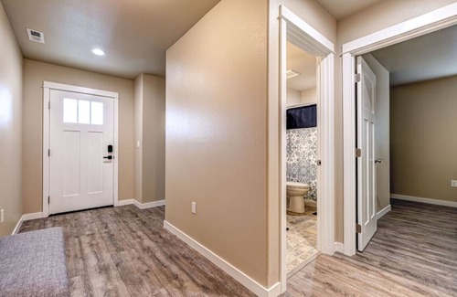 Hermiston House | Central and Quiet, 2 Car Garage, Yard #776A
