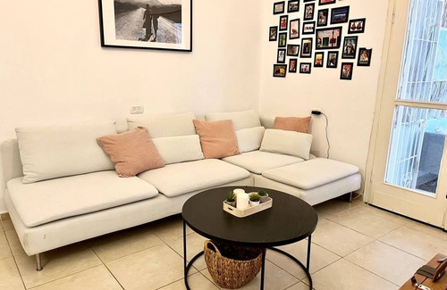 Tel Aviv Apartment | Central and specious 1 bedroom with a balcony