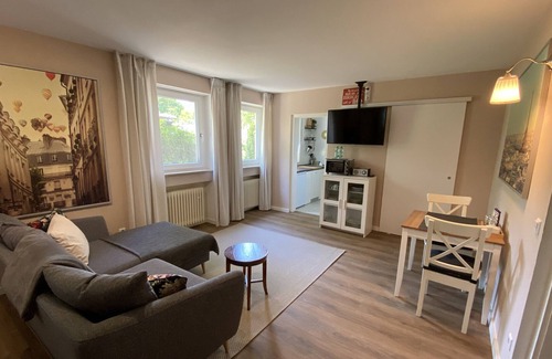 Weinsberg Apartment | Central apartment in Weinsberg with a view of Weibertreu Castle