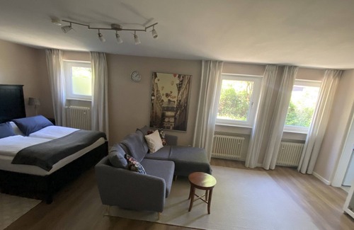 Weinsberg Apartment | Central apartment in Weinsberg with a view of Weibertreu Castle