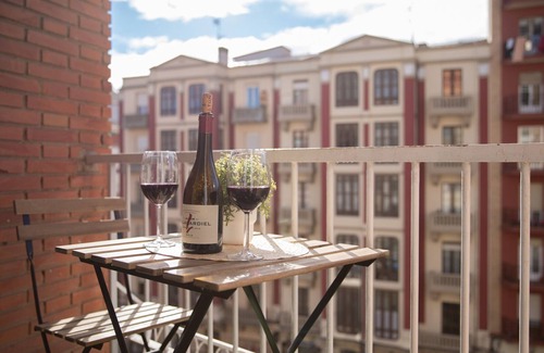 Logrono Apartment | Central Apartment in Logroño: 5-Min Walk to Calle Laurel & Gran Vía, Next to City Hall