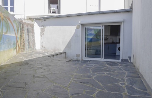Le Palais Apartment | Central Apartment with Courtyard in Palais, Pets Allowed, No WiFi
