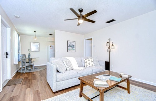 Pinellas Park Apartment | Central Apt: Heated Pool, W/D on Site