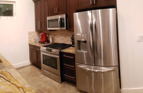 MLK House | Central Austin Private Modern 1BR 1.5BA Home w/Balcony, Full kitchen, W/D, WiFi