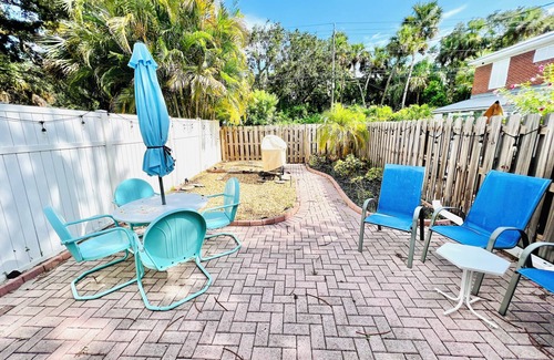Central Beach House | Central Beach Cozy and Convenient Beachside.