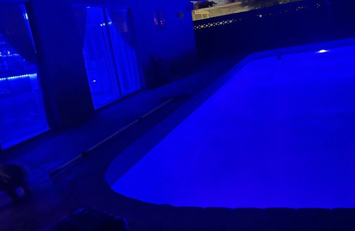 Las Vegas House | Central beautiful house with everything you need , Poll grele, Casita backyard.