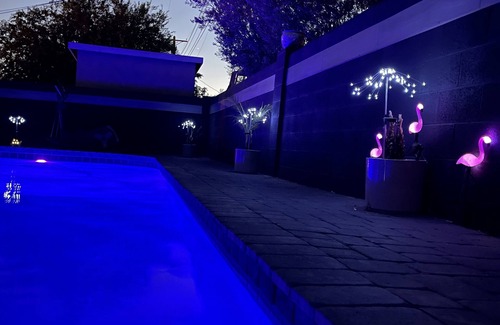 Las Vegas House | Central beautiful house with everything you need , Poll grele, Casita backyard.