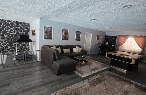Las Vegas House | Central beautiful house with everything you need , Poll grele, Casita backyard.