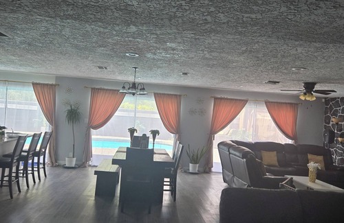 Las Vegas House | Central beautiful house with everything you need , Poll grele, Casita backyard.