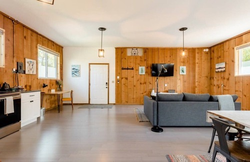 Depot Bench House | Central Bench Garden Guest House!