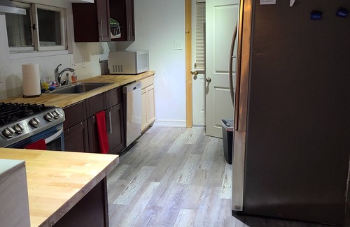 Bethlehem Apartment | Central Bethlehem warm welcoming 2nd FL twin home