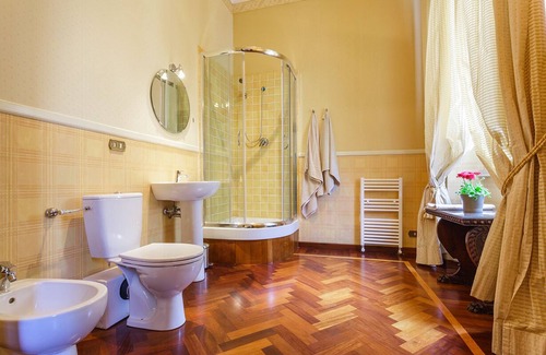 Rione III Colonna Apartment | Central between Spanish Steps and Trevi Fountain 2 double bedrooms WI FI