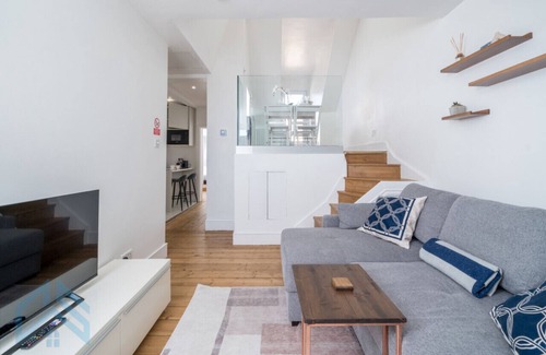 West Kensington Apartment | Central Boutique 2BR Prime Location | 5Min to Tube